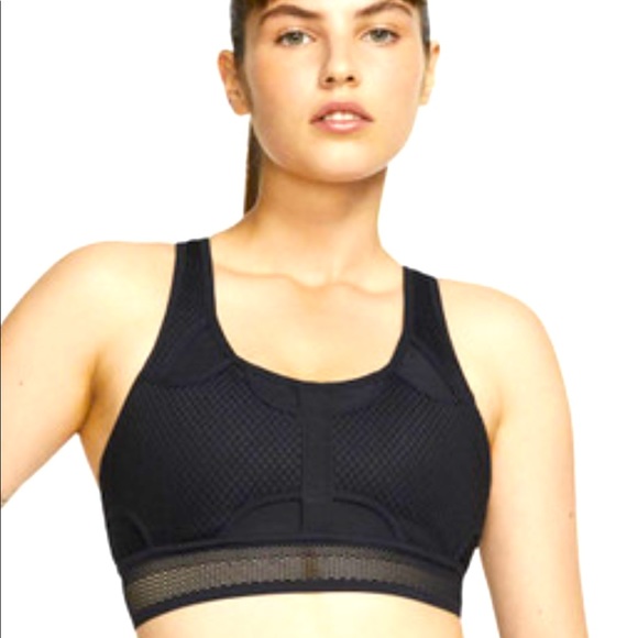 Nike Swoosh UltraBreathe
Women's Medium-Support Padded Sports